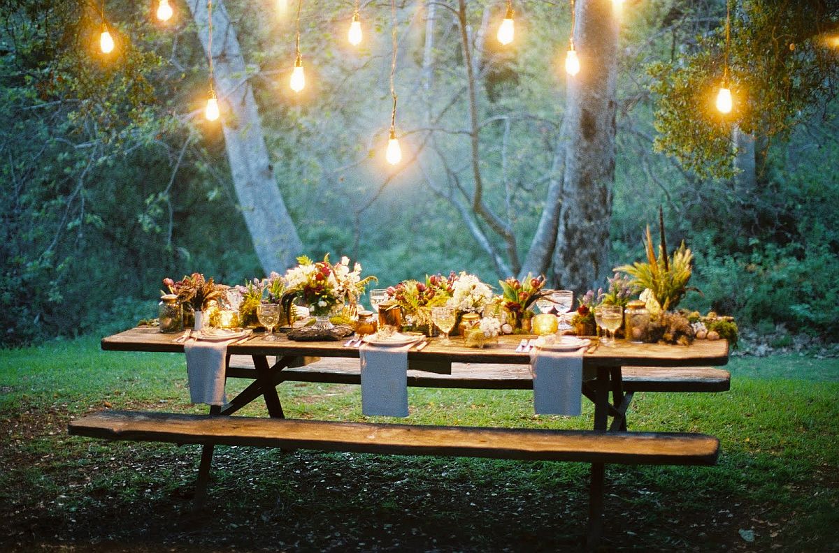 Awesome Thanksgiving Table Settings That Take The Party Outdoors
