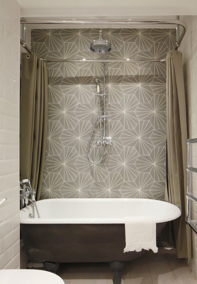 Minimalist High End Shower Curtains with Simple Decor