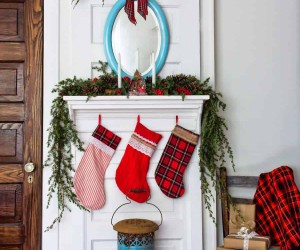 How To Decorate Your Fireplace For Christmas